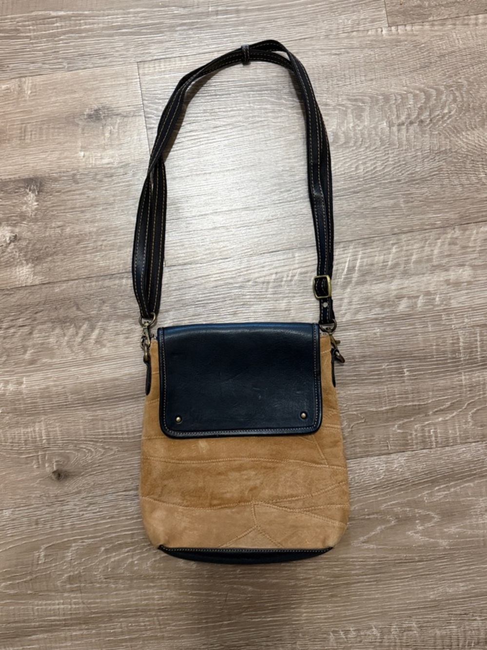 Vaan & Co Suede Leather Messenger Crossbody purse